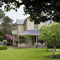 Tairoa Lodge & Cottage