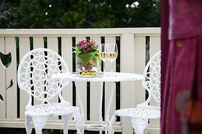 Tairoa Lodge & Cottage