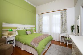 Tairoa Lodge & Cottage