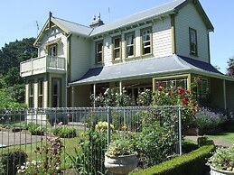 Tairoa Lodge & Cottage