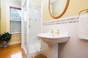 Tairoa Lodge & Cottage