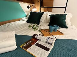 Apple 1 Hotel Queensbay