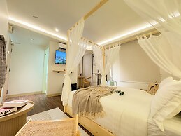 Apple 1 Hotel Queensbay