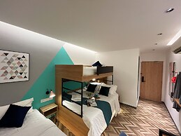 Apple 1 Hotel Queensbay