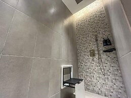 Apple 1 Hotel Queensbay