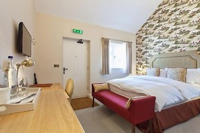 The Inn West End