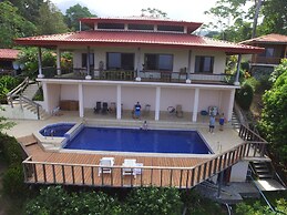 Many's House - La Joya De Ballena