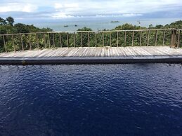 Many's House - La Joya De Ballena