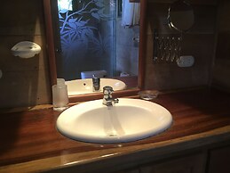 Many's House - La Joya De Ballena