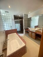 Calypso Beach & Dive Resort