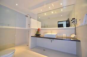 Calypso Beach & Dive Resort