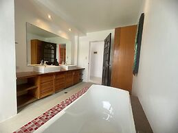 Calypso Beach & Dive Resort