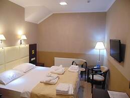 Otel Elisa Inn