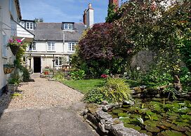 Ammonite Lodge Guest House