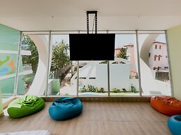 Room2Board Hostel and Surf School