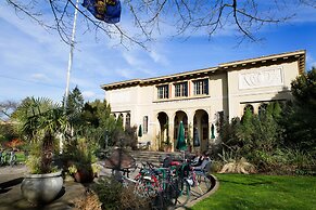 McMenamins Kennedy School