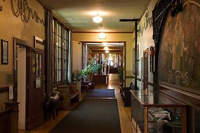 McMenamins Kennedy School