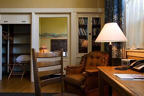 McMenamins Kennedy School