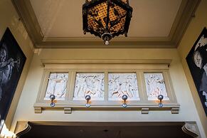 McMenamins Kennedy School