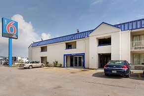Motel 6 Houston, TX - East