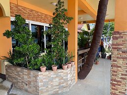 Papa Fred's Beach Resort