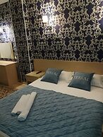 Aruna Hotel