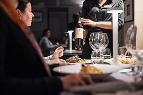 Uve Rooms & Wine Bar