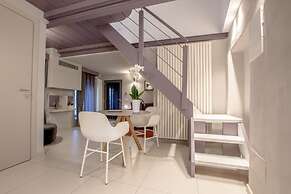 Uve Rooms & Wine Bar