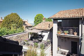 Uve Rooms & Wine Bar