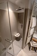 Uve Rooms & Wine Bar