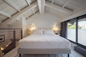 Uve Rooms & Wine Bar