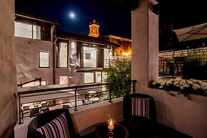 Uve Rooms & Wine Bar