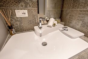 Uve Rooms & Wine Bar