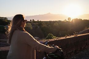 Uve Rooms & Wine Bar