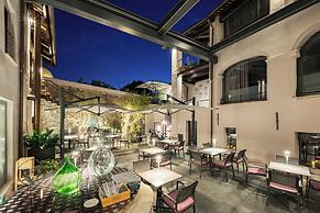 Uve Rooms & Wine Bar