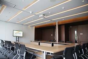 Ra Premiere Simatupang