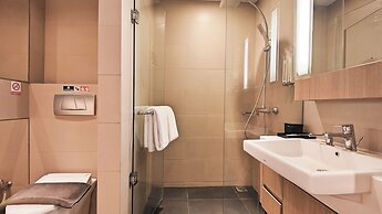 Ra Premiere Simatupang