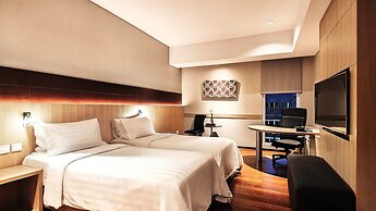 Ra Premiere Simatupang