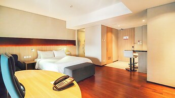 Ra Premiere Simatupang