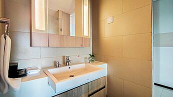 Ra Premiere Simatupang