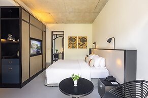 Hotel Ping Silhouette