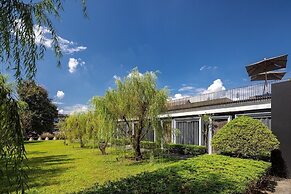 Hotel Ping Silhouette