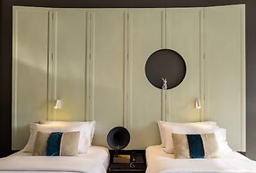 Hotel Ping Silhouette