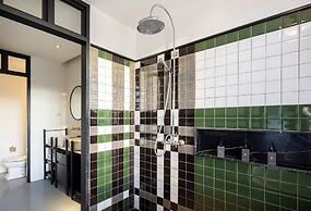 Hotel Ping Silhouette