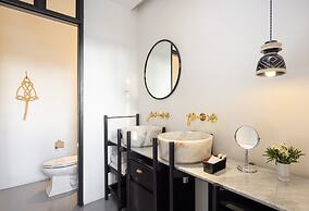 Hotel Ping Silhouette