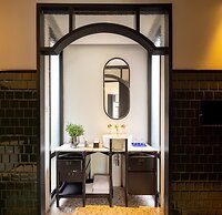 Hotel Ping Silhouette