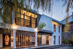 Hotel Ping Silhouette