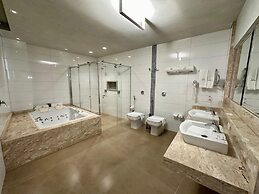 Serata Hotel