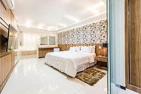 Serata Hotel