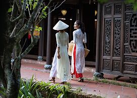 Mulberry Collection Silk Village